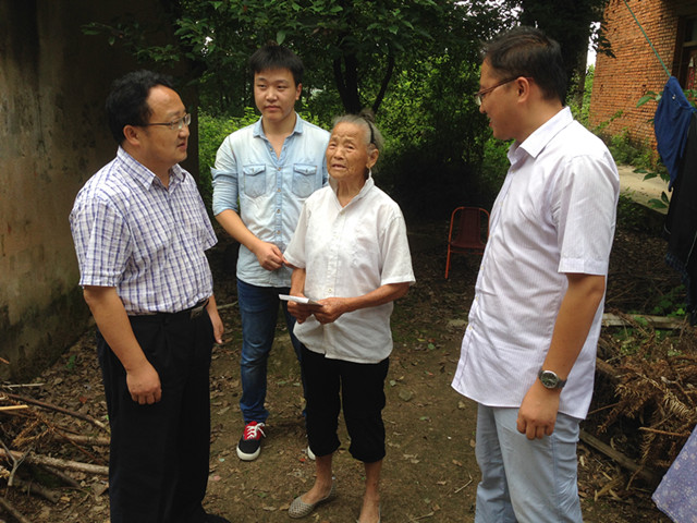 8月19日,学院副院长甘为民,党委副书记吴长义,辅导员汪光麒一行奔赴